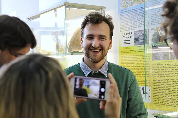 В БФУ открыли выставку археологических находок студентов |  2