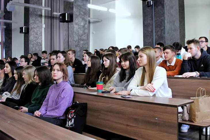 «Экономика сегодня» — сенатор от Калининградской области выступил с лекцией для студентов БФУ |  3
