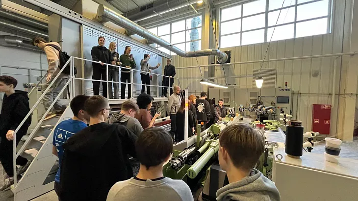 Ученые БФУ организовали экскурсии для школьников по заводам «Автотор» и «Ампертекс» |  4