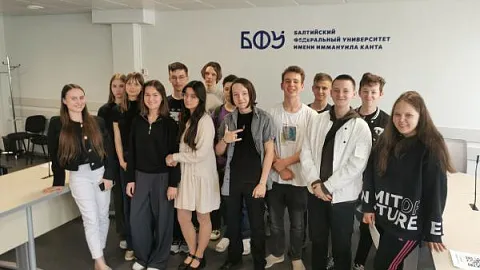 140 школьников прошли обучение по уникальной программе БФУ «Smart textiles, математическое моделирование и программирование»