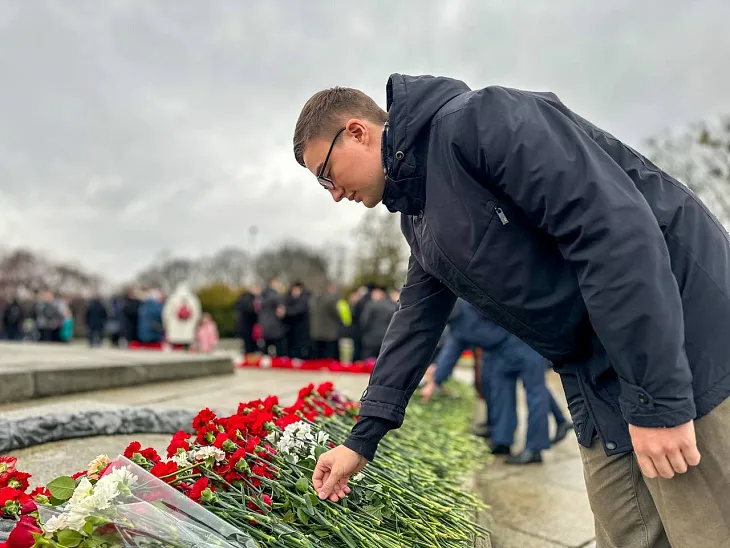 Студенты и сотрудники БФУ почтили память российских солдат  |  5