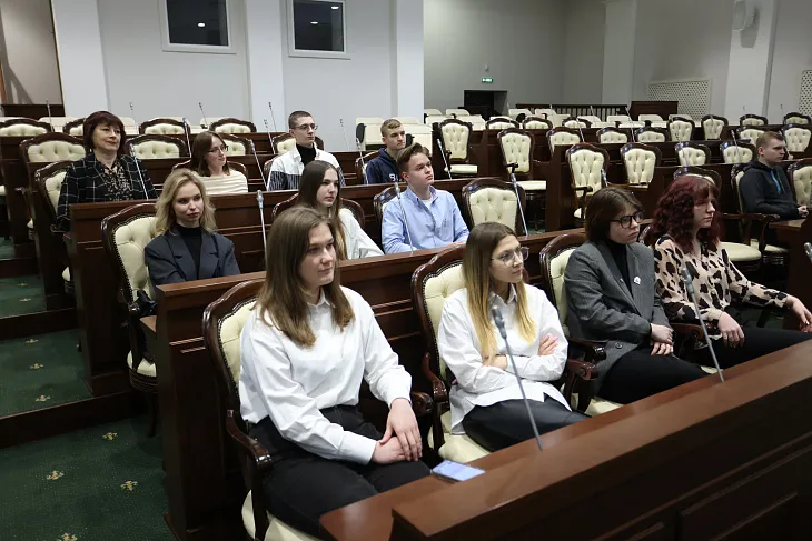 Студенты БФУ посетили парламентский урок в Законодательном Собрании Калининградской области  |  3