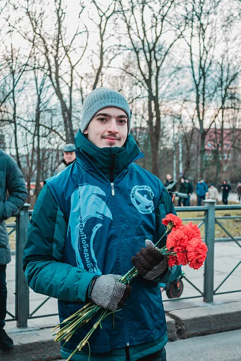 Студенты и сотрудники БФУ возложили цветы к памятнику 1200 гвардейцам |  5