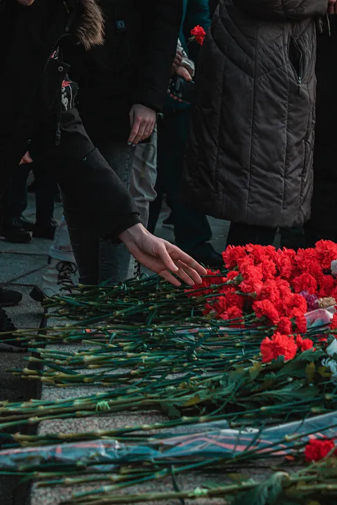 Студенты и сотрудники БФУ возложили цветы к памятнику 1200 гвардейцам |  14