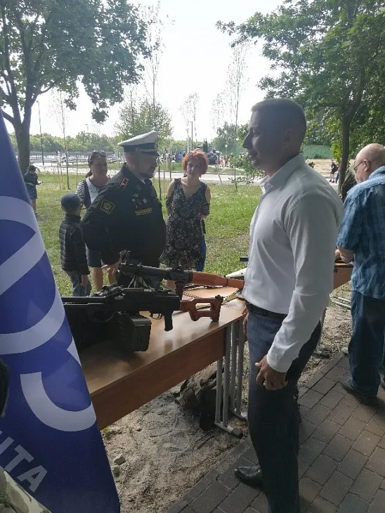 Сотрудники Военного учебного центра организовали выставку оружия в Светлом |  2