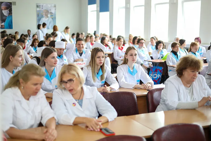 Более 400 студентов Медицинского колледжа БФУ получили белые халаты |  2