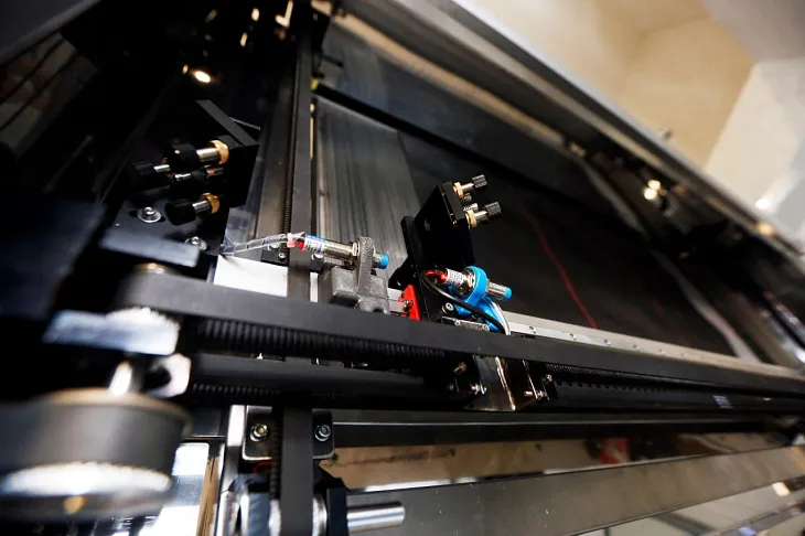 Разработчики БФУ собрали уникальный станок лазерной резки технических тканей |  1