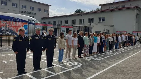 Военный учебный центр отметил день государственного флага Российской Федерации