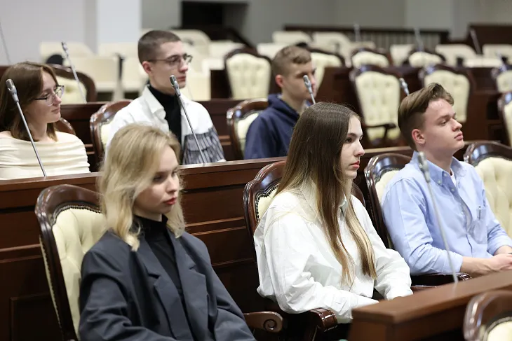 Студенты БФУ посетили парламентский урок в Законодательном Собрании Калининградской области  |  4