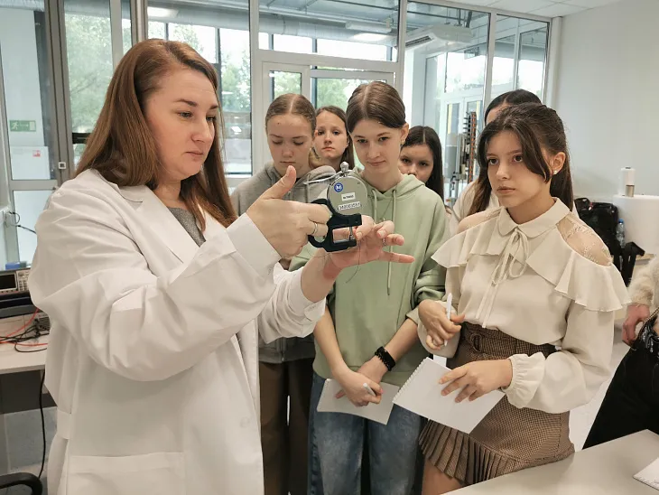 140 школьников прошли обучение по уникальной программе БФУ «Smart textiles, математическое моделирование и программирование» |  2