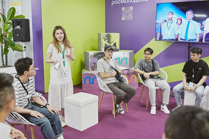 Иностранные студенты БФУ приняли участие в креативной сессии Всероссийского молодежного форума «ШУМ»	 |  6