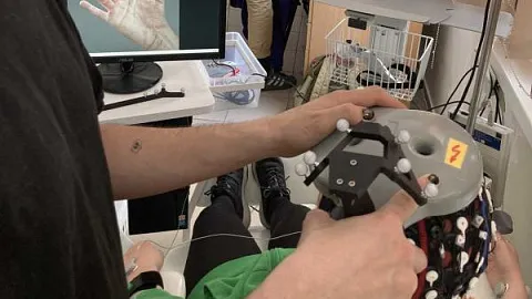 Интерфейс «мозг-компьютер» ускорит реабилитацию пациентов после инсульта