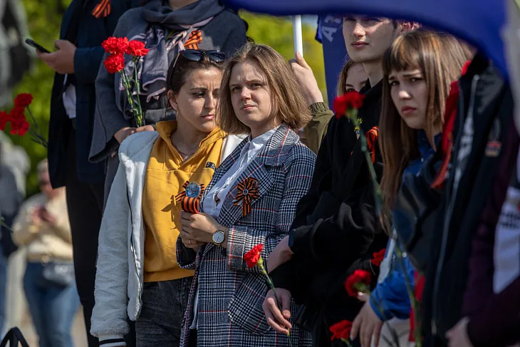 Студенты БФУ им. И. Канта возложили цветы к памятнику 1200 воинам-гвардейцам |  3