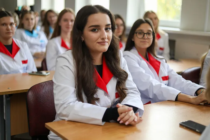 Более 400 студентов Медицинского колледжа БФУ получили белые халаты |  5