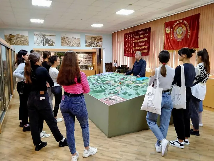 Студенты Медицинского колледжа БФУ посетили музей 11-й гвардейской общевойсковой Краснознаменной армии |  6