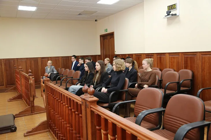 Открытый диалог: в Калининградском областном суде прошла экскурсия для будущих юристов |  2