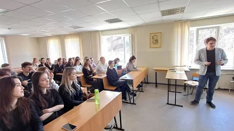 В Высшей школе коммуникаций и креативных индустрий обсудили, как противостоять деструктивным нарративам
