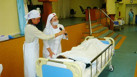 В Медицинском институте прошли мастер-классы для сестер милосердия по уходу за тяжелобольными пациентами