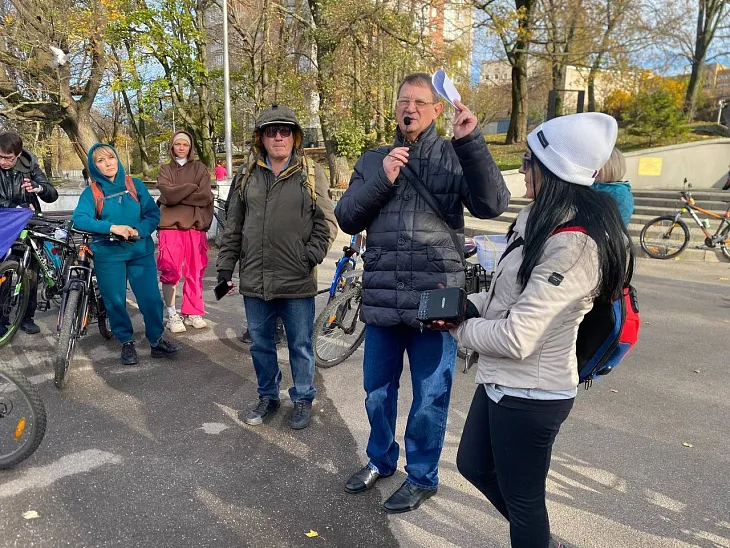 В День народного единства историческая велоэкскурсия объединила калининградцев |  2