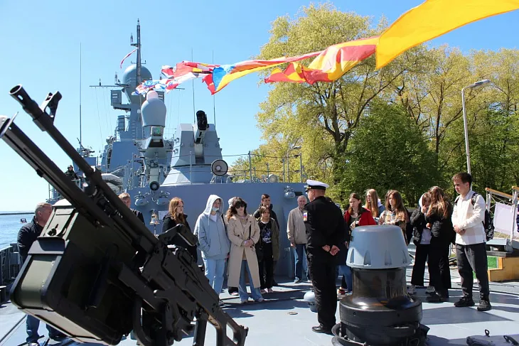 Студенты БФУ приняли участие в праздновании Дня образования Балтийского флота |  2