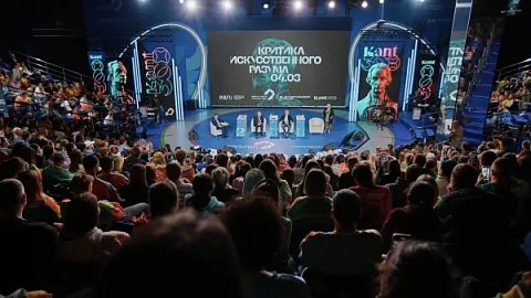 В честь #Кант300 БФУ устроил дебаты «Критика искусственного разума» на Всемирном фестивале молодежи