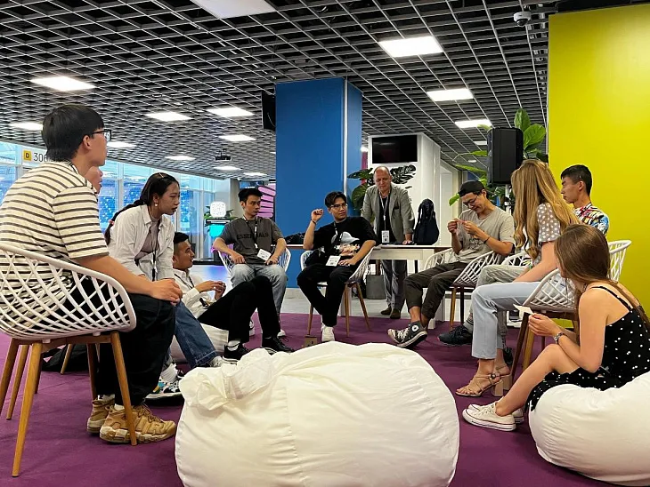 Иностранные студенты БФУ приняли участие в креативной сессии Всероссийского молодежного форума «ШУМ»	 |  3