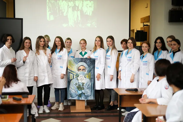 Более 400 студентов Медицинского колледжа БФУ получили белые халаты |  1