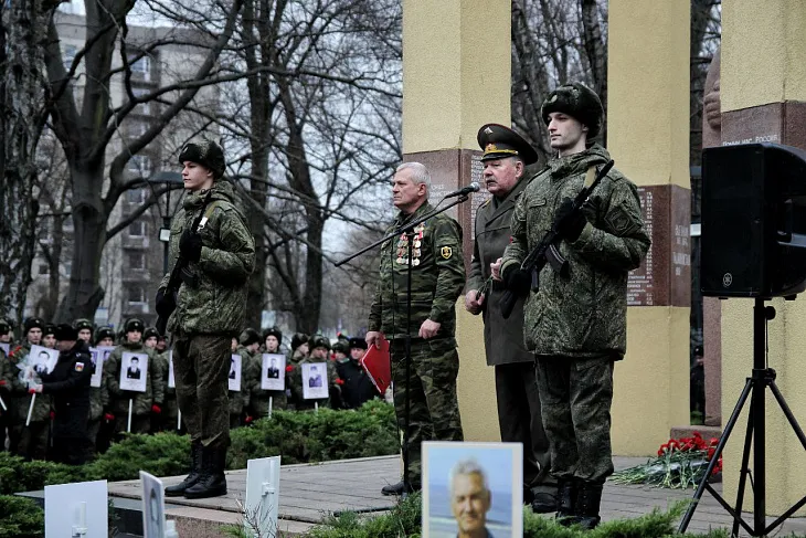 Студенты БФУ почтили память россиян, исполнявших служебный долг за пределами Отечества   |  11