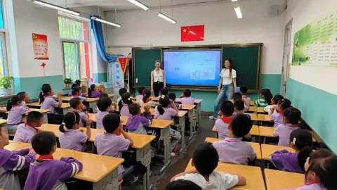 Студентки БФУ провели урок для младшеклассников в КНР
