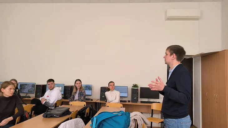Студенты БФУ встретились с сотрудником комитета развития дорожного транспортной инфраструктуры Калининграда |  2