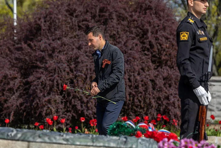 Студенты БФУ им. И. Канта возложили цветы к памятнику 1200 воинам-гвардейцам |  10
