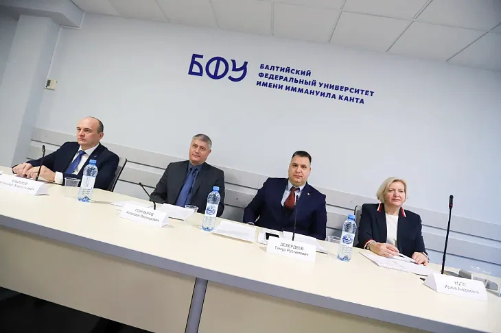 В БФУ им. И. Канта обсудили образовательные технологии и практики для подготовки кадров в полимерной отрасли |  1