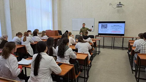 Дискуссионная площадка «Открытый диалог»: студентам рассказали о реалиях тактической медицины в условиях СВО