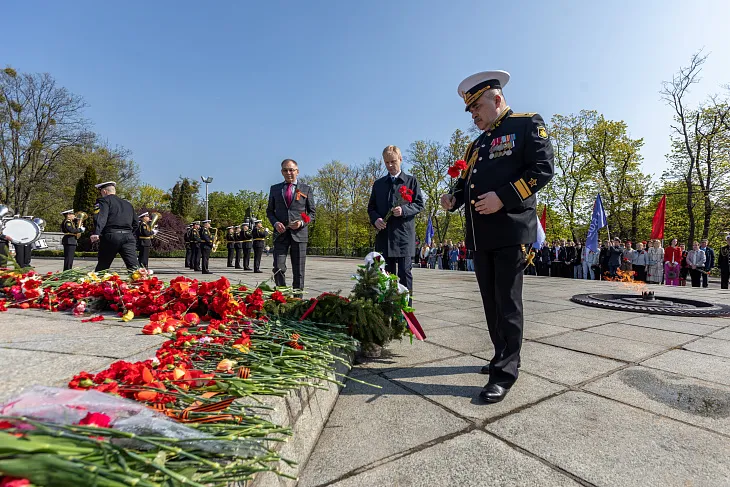 Студенты БФУ им. И. Канта возложили цветы к памятнику 1200 воинам-гвардейцам |  5