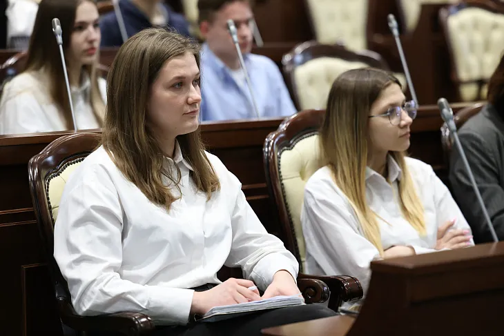 Студенты БФУ посетили парламентский урок в Законодательном Собрании Калининградской области  |  1