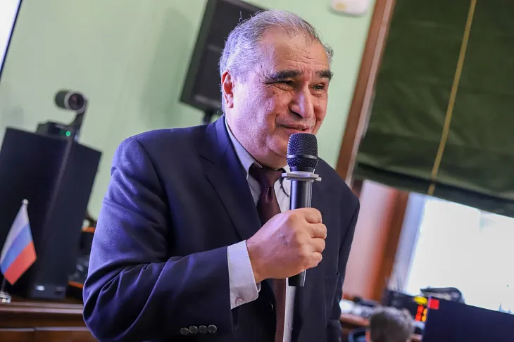«Новая версия семиотики и семантики»: профессор Сурен Золян презентовал монографии, посвященные философии языка |  4