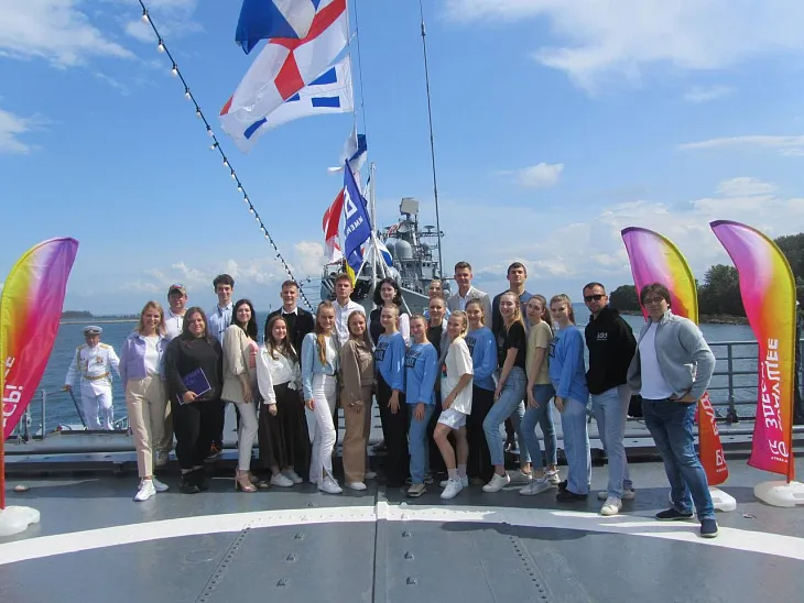 Студенты БФУ посетили корабль «Ярослав Мудрый» в день ВМФ |  4
