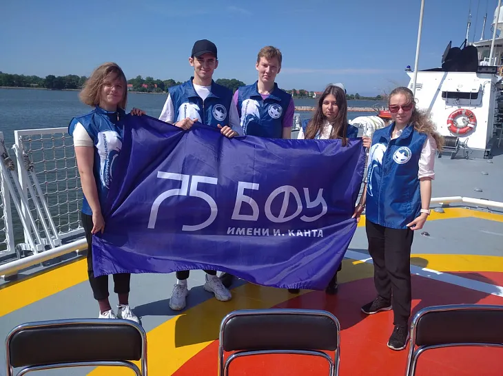 Cтуденты приняли участие в возложении цветов в память о погибших моряках в водах Балтики |  1