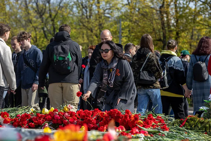 Студенты БФУ им. И. Канта возложили цветы к памятнику 1200 воинам-гвардейцам |  9