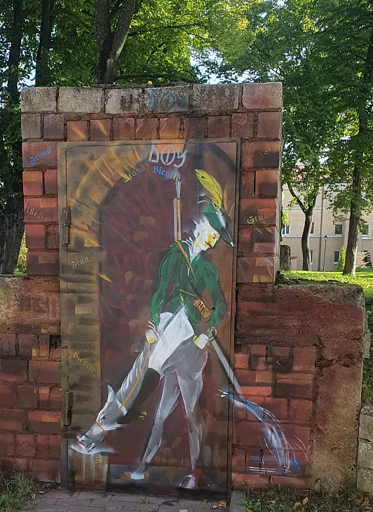Студенты-дизайнеры нарисовали граффити во дворе корпуса на ул. Чернышевского |  4