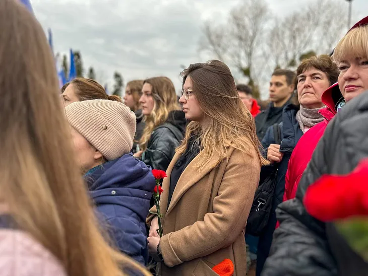 Студенты и сотрудники БФУ почтили память российских солдат  |  6
