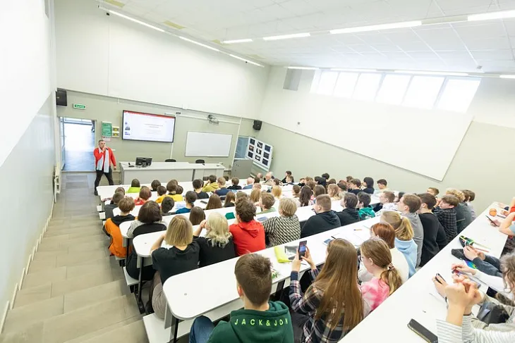 Фестиваль науки в БФУ: известный математик прочитал школьникам лекцию о суперкомпьютерах |  1