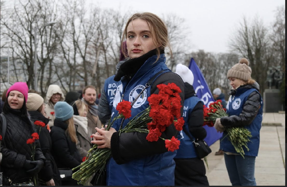Студенты и сотрудники БФУ приняли участие в церемонии возложения цветов к памятнику 1200 воинам-гвардейцам |  4