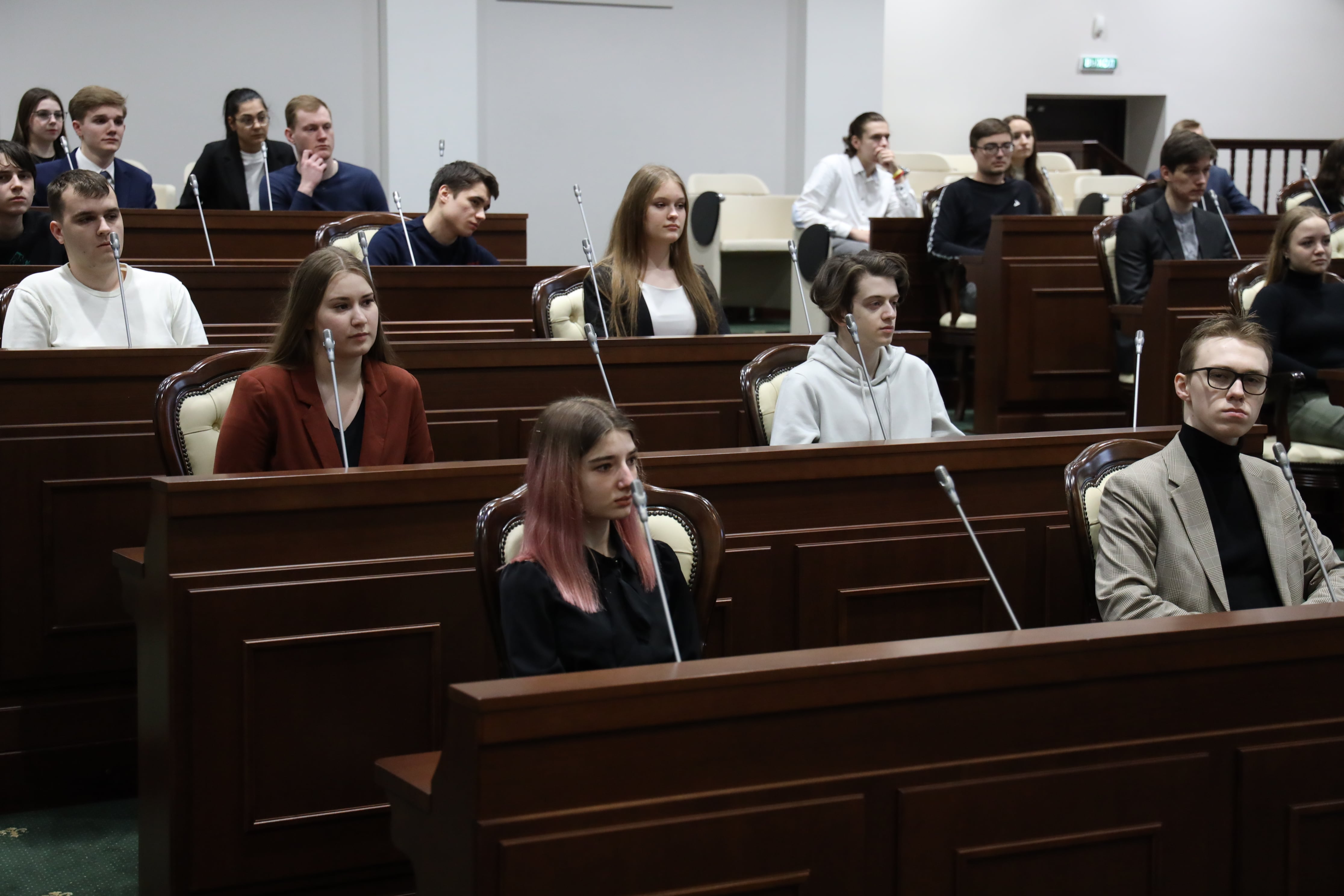 Студенты Высшей школы права посетили Законодательное собрание |  4
