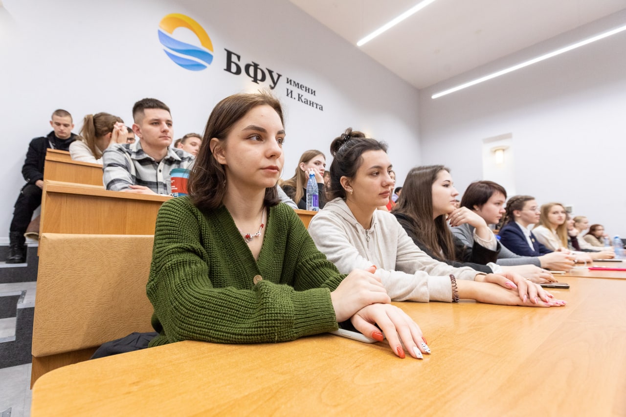 Разговор с сенатором: В БФУ прошла встреча Александра Шендерюка-Жидкова со студентами |  5