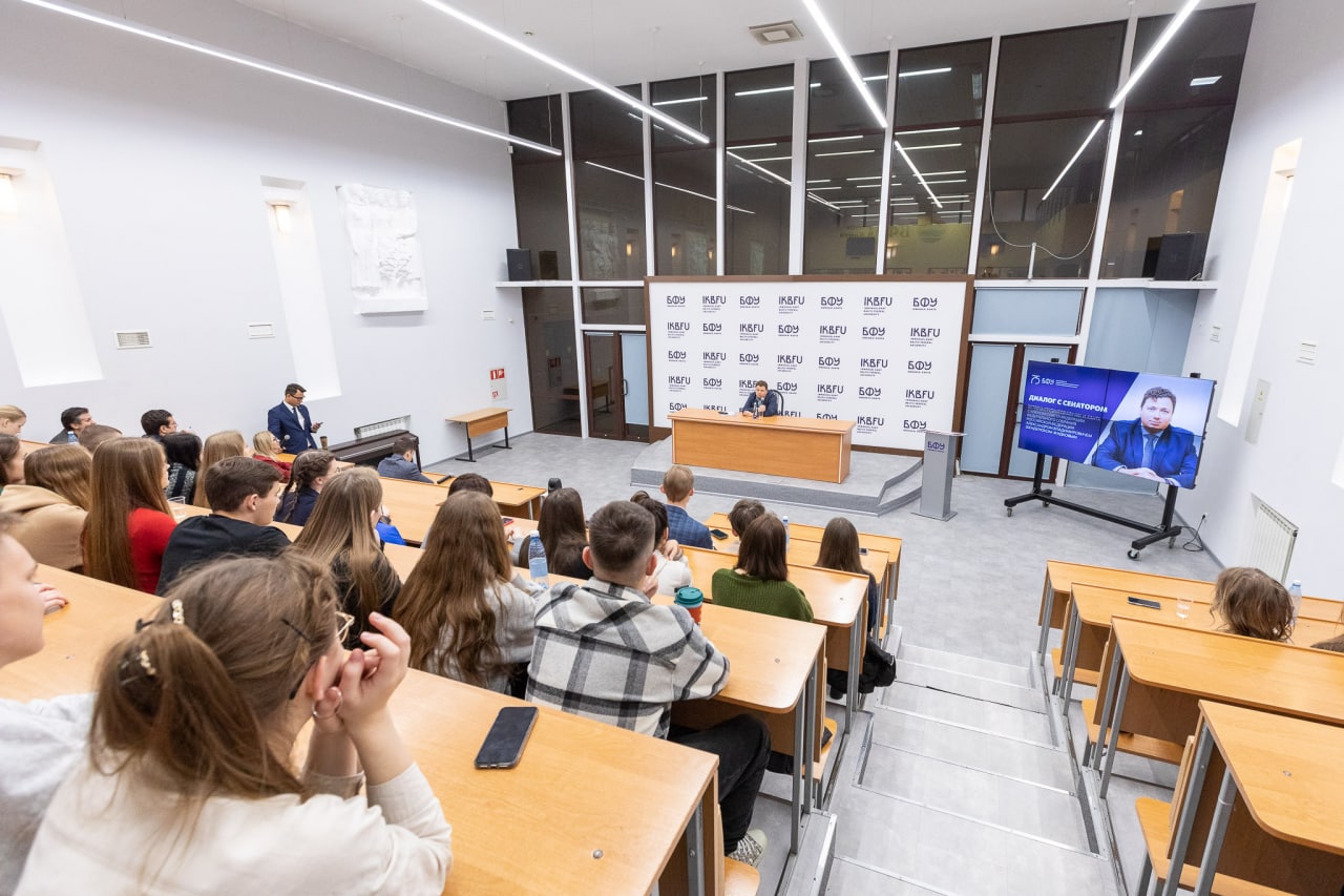 Разговор с сенатором: В БФУ прошла встреча Александра Шендерюка-Жидкова со студентами |  4