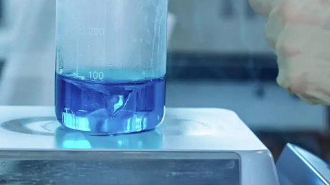 Спасти водоемы. В&nbsp;БФУ им.&nbsp;И.&nbsp;Канта создали «питающийся» красителями материал