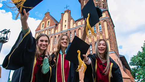 Внимание! Вручение дипломов выпускникам БФУ 2022 года состоится 5 июля в Кафедральном соборе