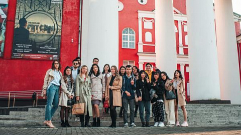 Иностранные студенты БФУ посмотрели мюзикл в  Калининградском музыкальном театре