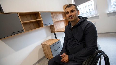 Wheelchair User Becomes First Resident of New Accessible Hall at Kantiana Campus